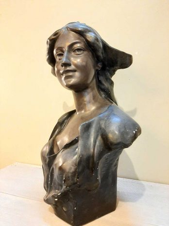 Statue féminin